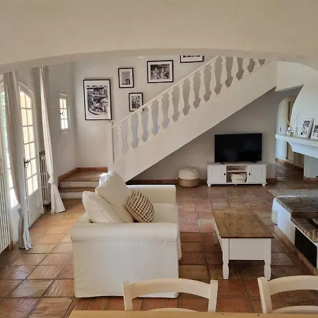 Villa 4 étoiles - Parking - Wifi - Clim - Piscine