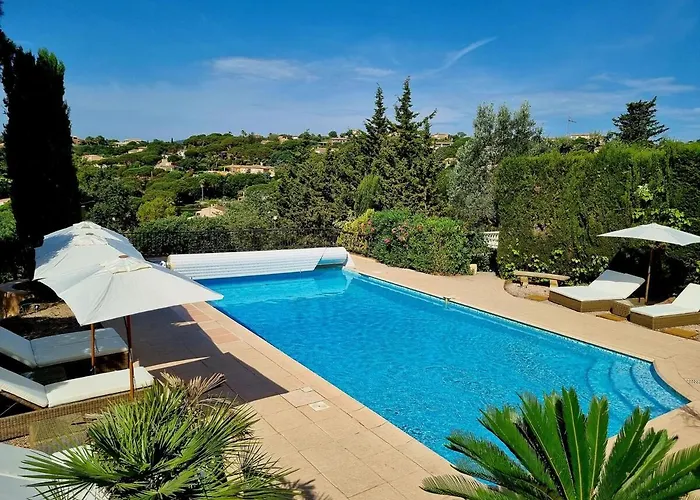 Villa 4 étoiles - Parking - Wifi - Clim - Piscine *