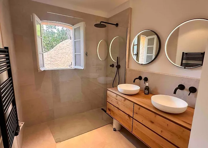 Villa 4 étoiles - Parking - Wifi - Clim - Piscine *