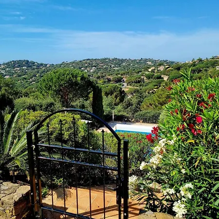 Villa 4 étoiles - Parking - Wifi - Clim - Piscine *